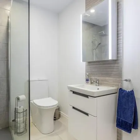 Modern Apartment Portrush - Sleeps 7 Exterior photo