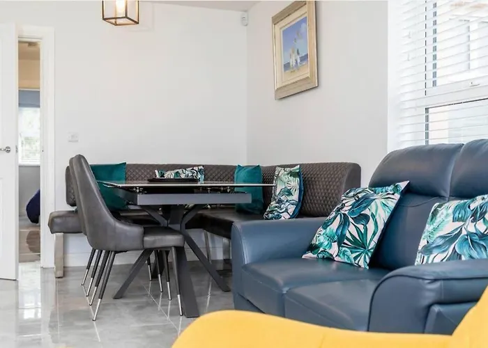 Modern Apartment Portrush - Sleeps 7