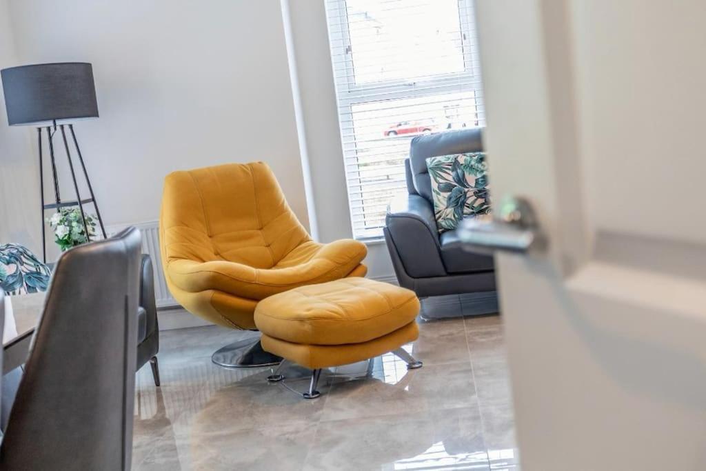 Modern - Sleeps 7 Apartment *