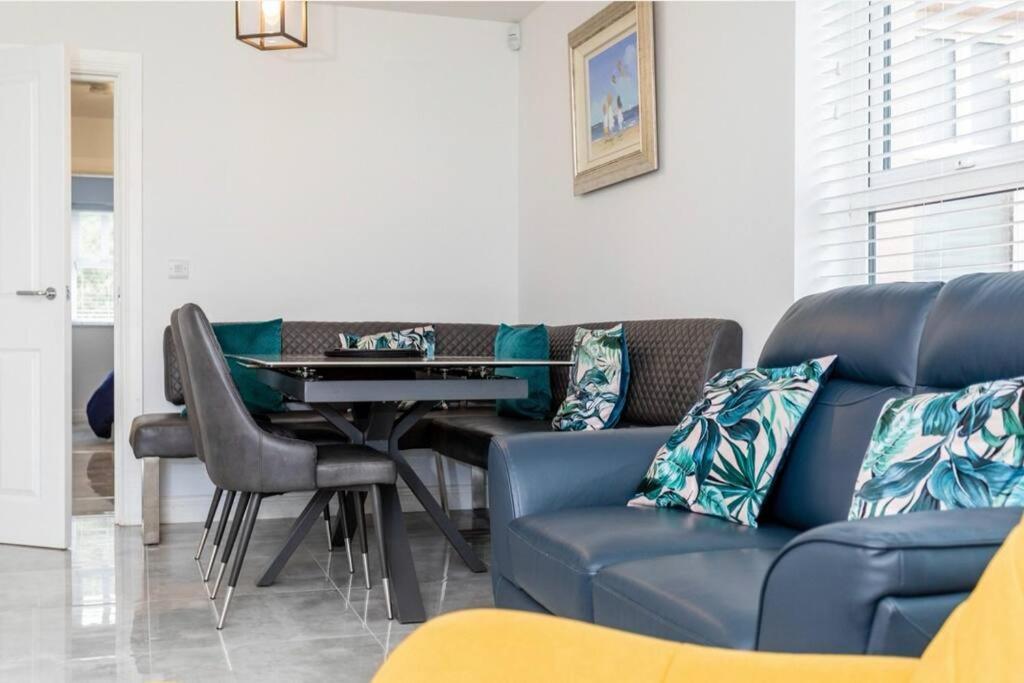 Modern - Sleeps 7 * Portrush