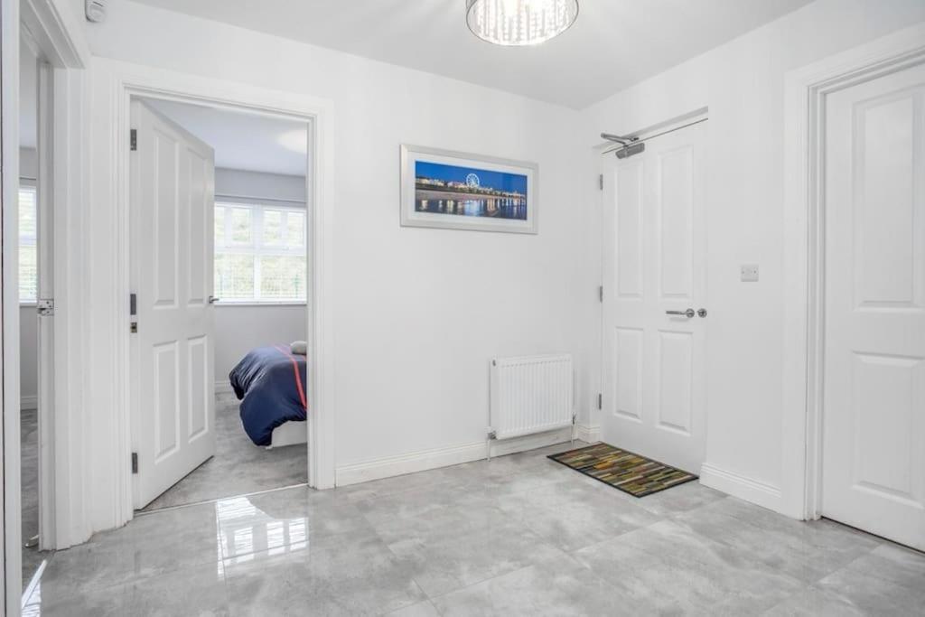 Modern - Sleeps 7 Apartment