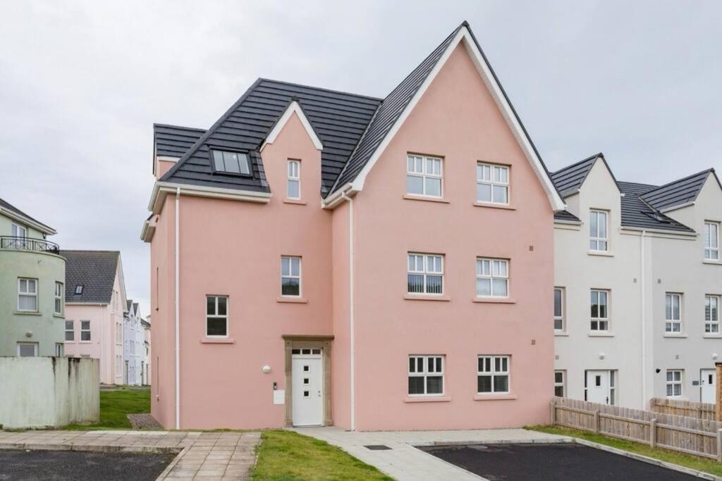 Modern - Sleeps 7 *